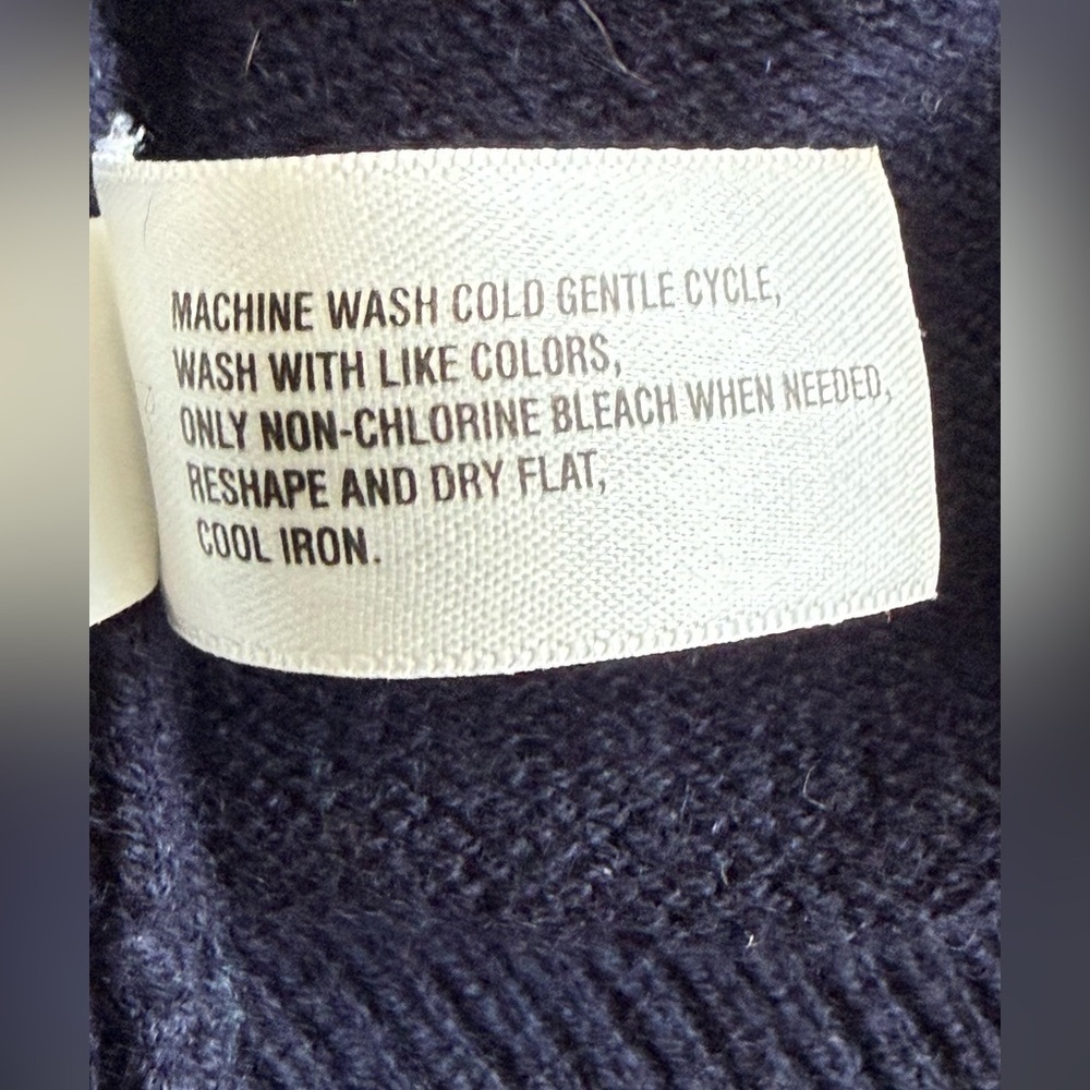 GAP Navy Blue Crewneck Sweater – XS - Picture 5 of 5
